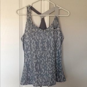 NWOT-Nike sports workout top/dri-fit fabric